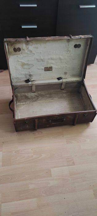 Stara walizka kufer podorozna