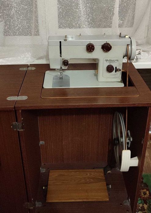 Швейна машинка "Чайка 143"
