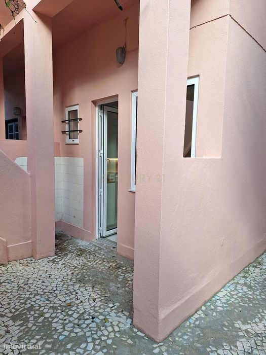Apartamento T2 para arrendamento em Campo de Ourique