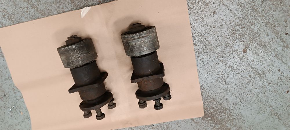 Fiat 126p piasty tylne + obudowy łożysk+ łożyska Stary typ ST fiat 500