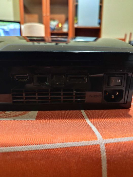PlayStation 3 Fat 40GB com 2 comandos e jogos