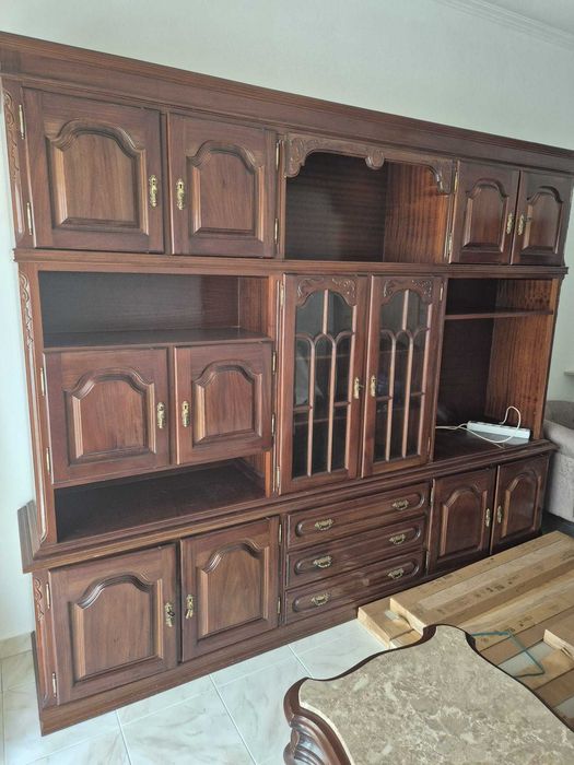 Conjunto completo como novo - Roupeiro, cómoda, móvel de sala e mesa