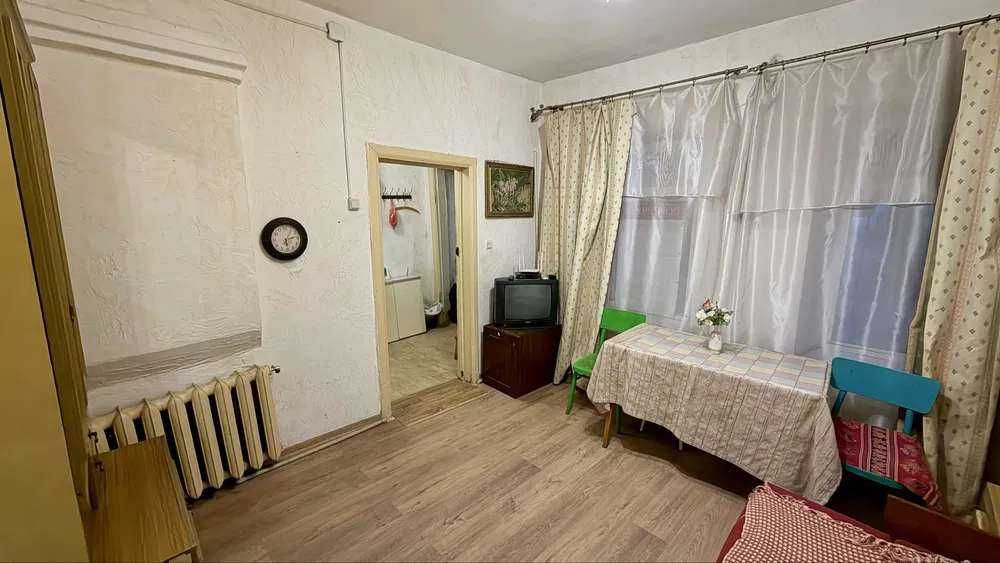 Продається квартира Серова/Колонтаєвська