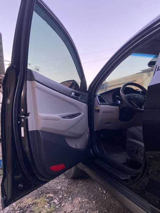 Hyundai Tucson Limited 2.0 2016 автомобіль