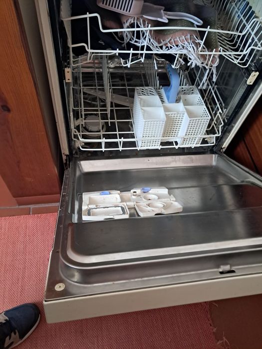 Vendo Máquina Lavar Louça Whirlpool ADP 952 [Reparação ou Peças]