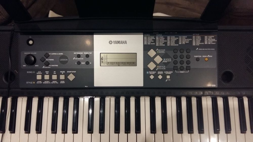 Piano Yamaha 230
