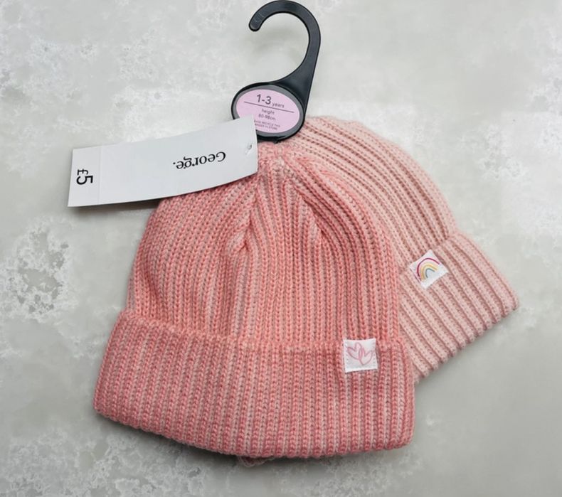 Nowe czapeczki George 2 szt