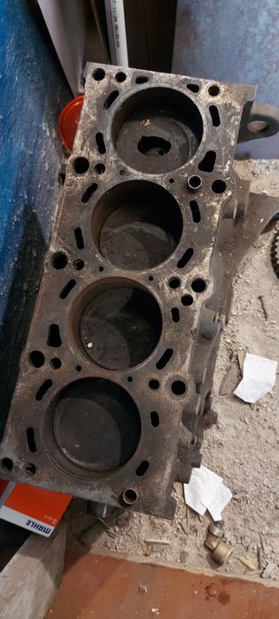 Продам блок двигуна BMW М 43 Б 16