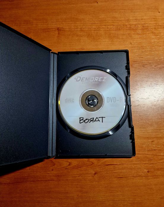 BORAT (Sacha Cohen/Pamela Anderson) + de 30 minutos de Cenas Cortadas