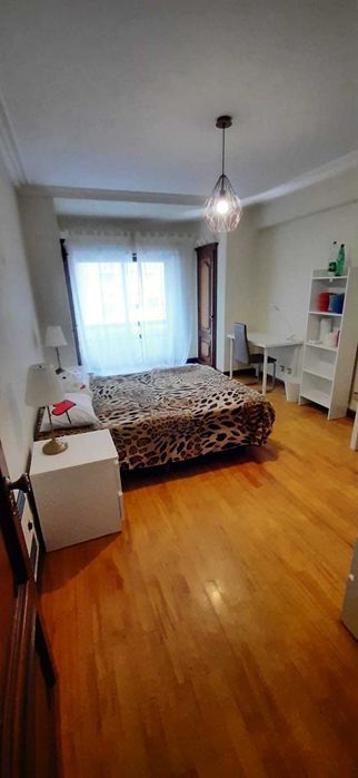 Quarto Suite (wc privado) espaçoso (parece T0). CentroLISBOA