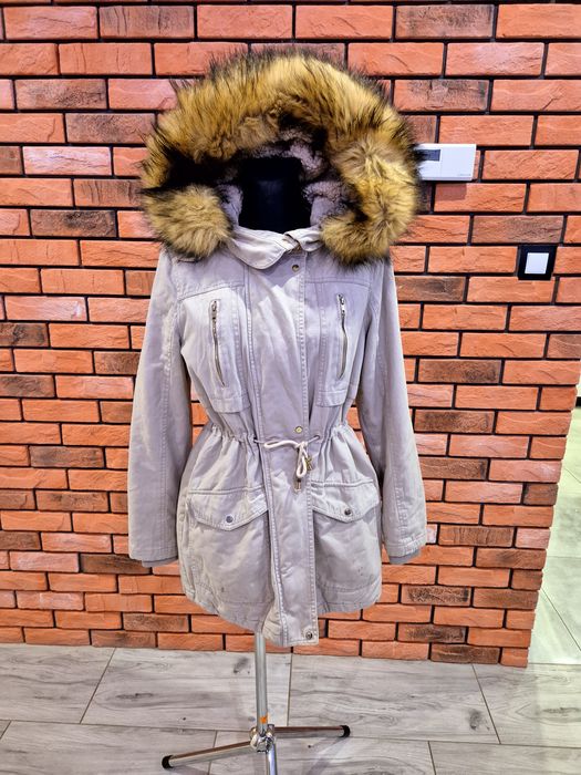 Beżowa kurtka zimowa parka