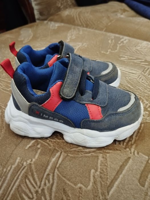 Продам детскую обувь