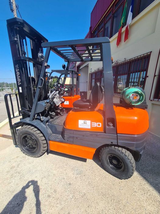 Toyota 3000kg gás 5500m