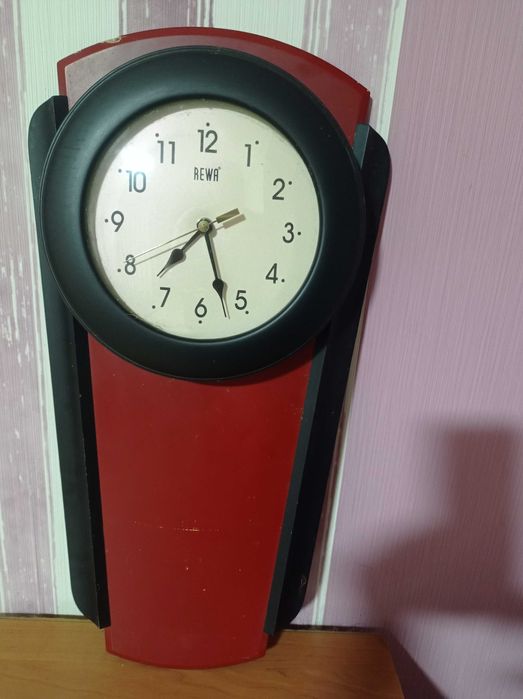 Годинник настінний REWA.