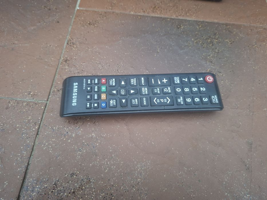 Telewizor SAMSUNG 27CALI stan bdb z hdmi