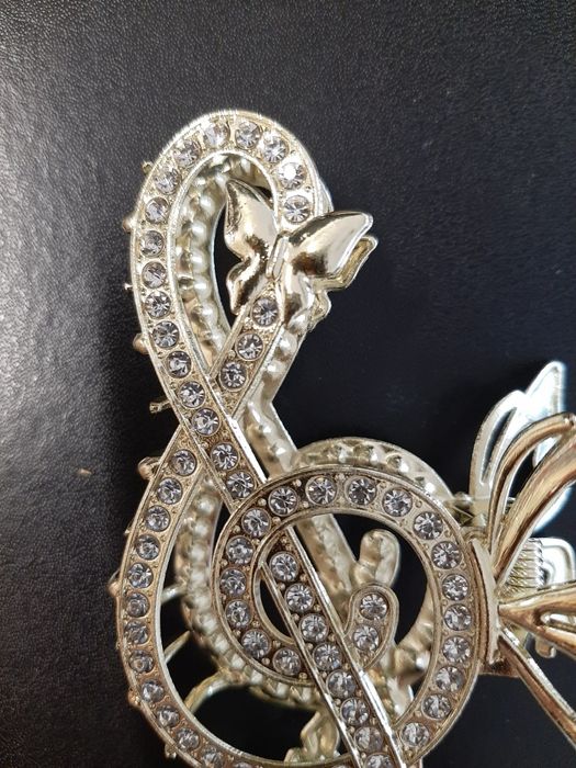 Mola de cabelo dourada nova