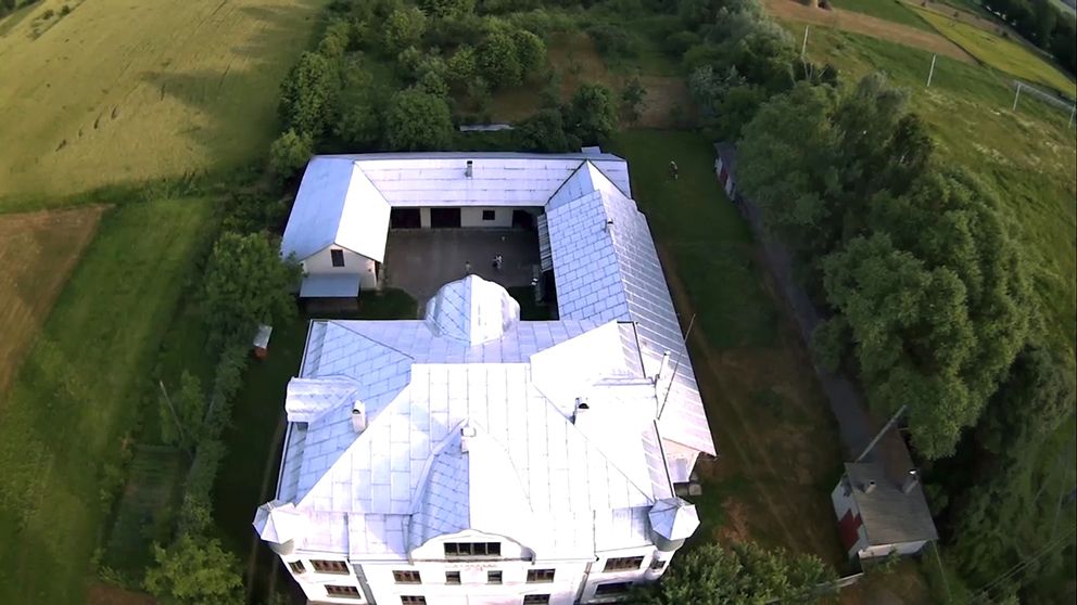 Продаю 3 поверховий дім з каміном і ділянкою на 2.4 га, 504 кв. м, 10