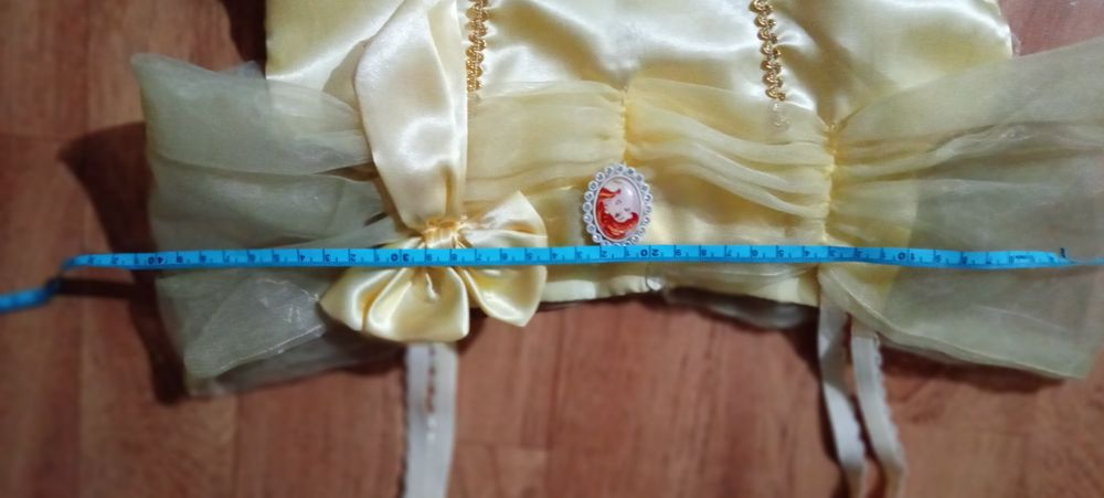 Várias fantasias, vestidos, disfarces e acessórios de criança