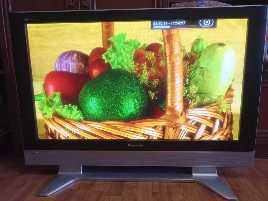 Panasonic TH-42PA60E диагональ 107 см + Smart TV приставка
