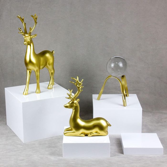 Biały akrylowy stojak ekspozycyjny kwadratowy na desery