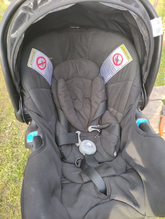 Дитяче автокрісло 0+