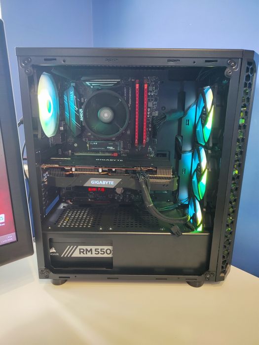 Zestaw Gamingowy Ryzen 5, rx5700, 16GB RAM SSD+ HDD + 27' + Akcesoria