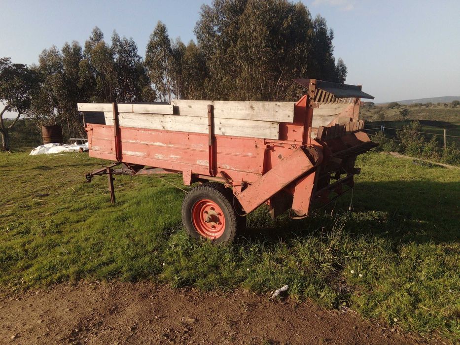 Reboque de espalhar estrume