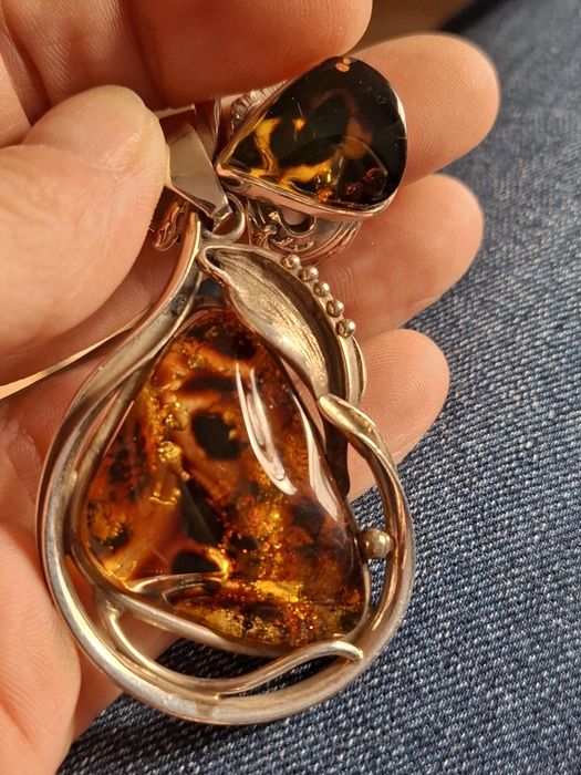 Srebrny komplet z bursztynem.