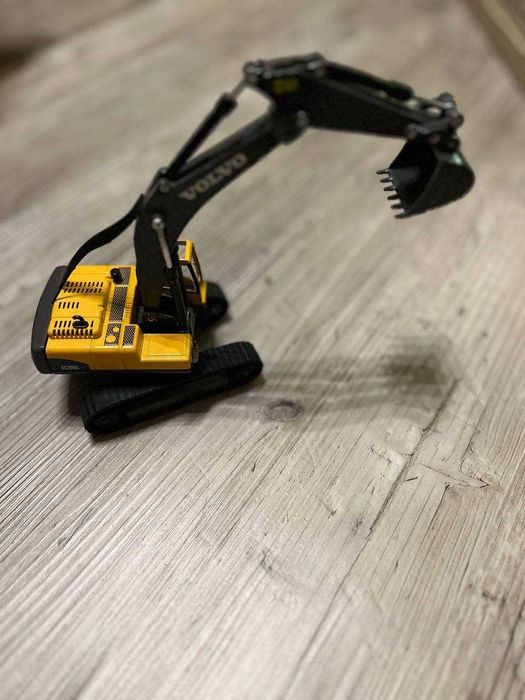Гидравлический экскаватор Volvo EC290C (1:50)