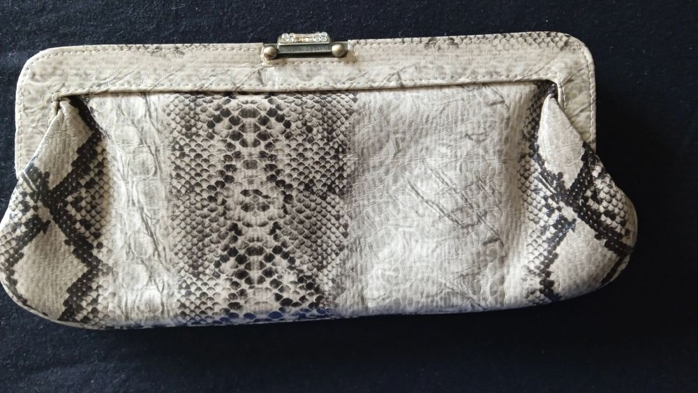 Elegancka kopertówka wezowa