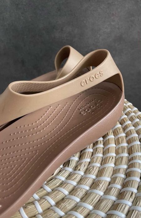 Crocs japonki serena flip brązowe W7 37/38