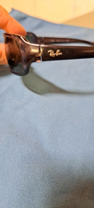 Óculos de sol rayban rb4075.