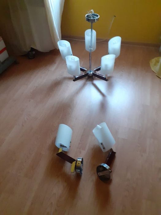 Lampa z kinkietami