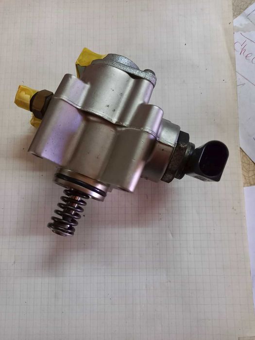 Топливный насос высокого давления VAG номер 079127025C 4.2 FSI V8