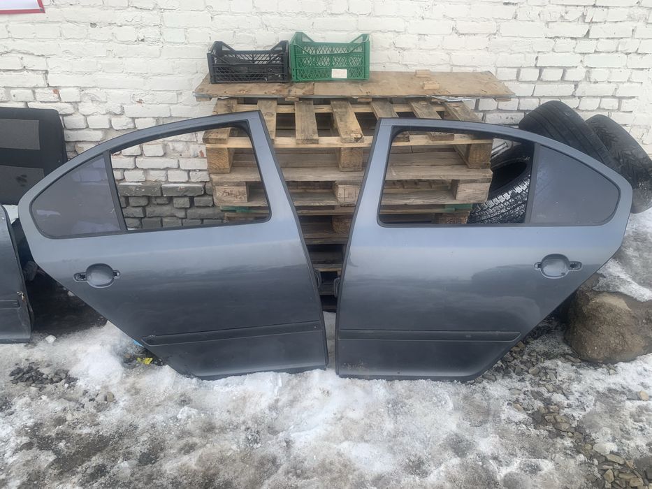 Двері двери зад праві ліві skoda octavia a5