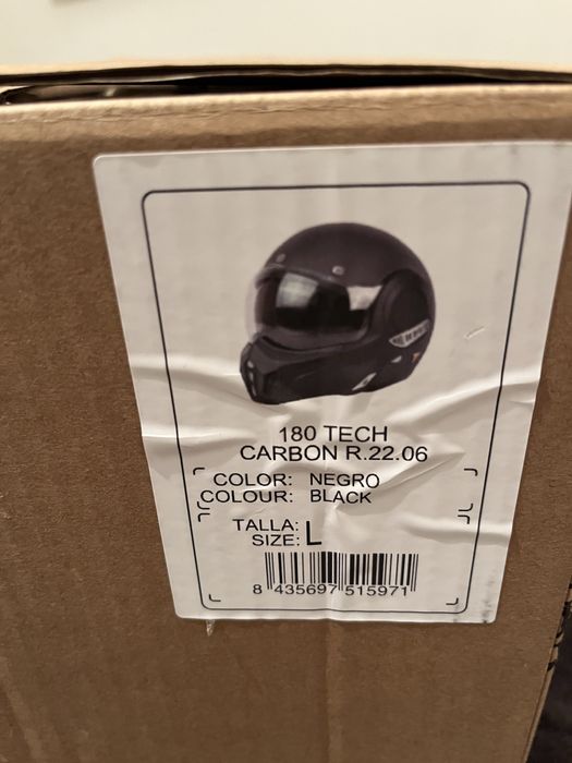 Conjunto capacete casaco e luvas