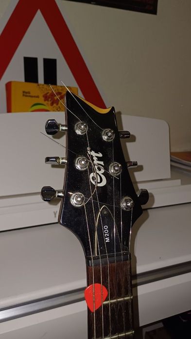 Електрогітара cort m200