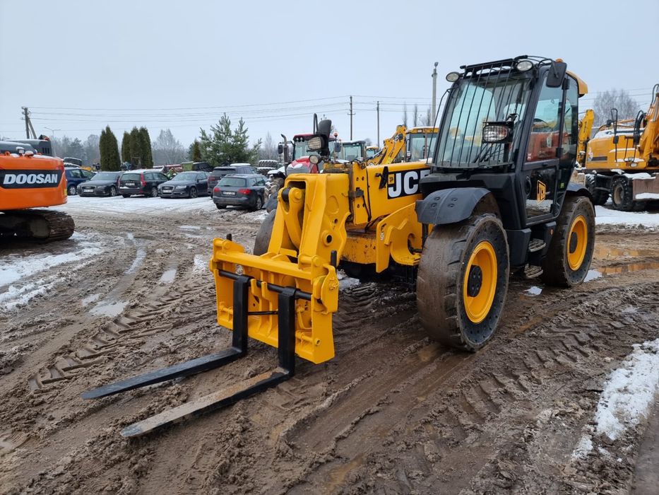 Продам телескопический погрузчик JCB 550-80WM