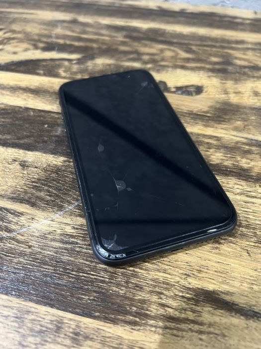 Iphone 11 64GB  dziala