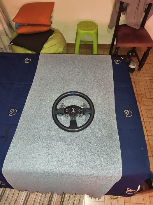Vendo volante Thruatmaster t300 rs