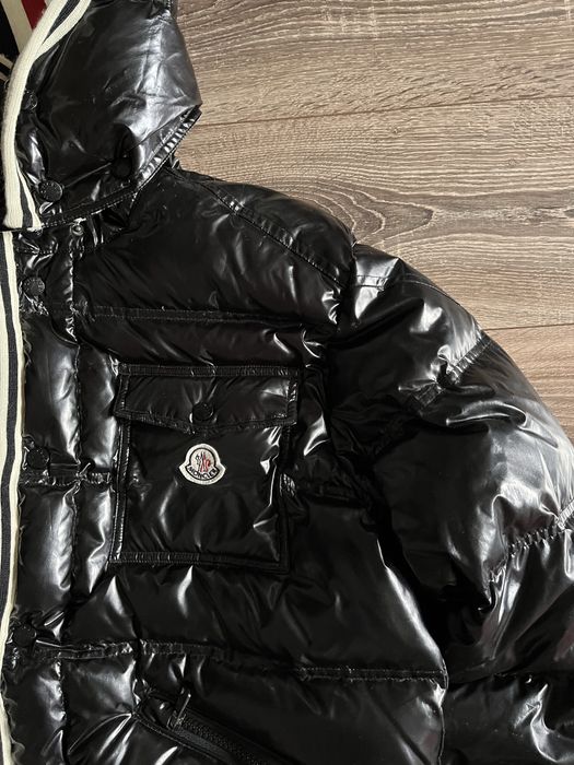 Чорний Пуховик від Moncler