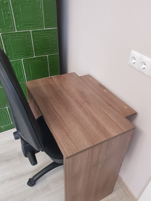 Стіл та стілець для комп'ютера чи ноутбука