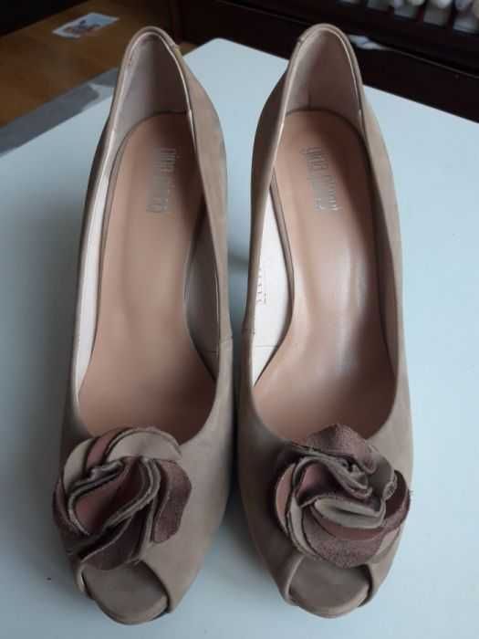 Gina Piacci, Eksbut, szpilki, czółenka, roz. 40, beż, zamsz, skóra