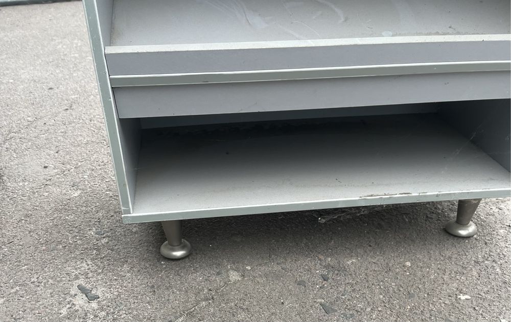 Полка деревяна на 4-5 полок , висота 160*70