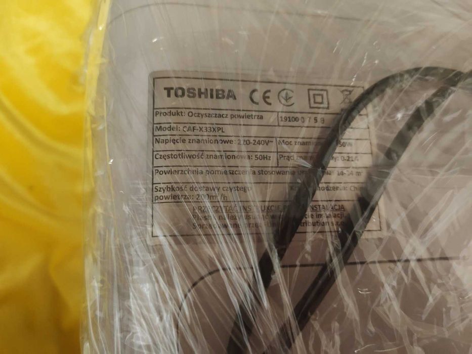 Очиститель воздуха TOSHIBA CAF-X33XPL в идеальном состоянии