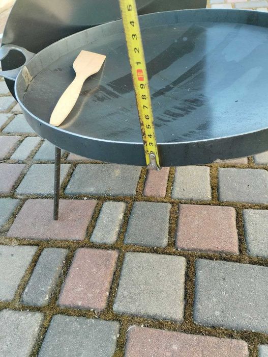 Похідна сковорода з диска  з якісного металу 50 см з ніжками .