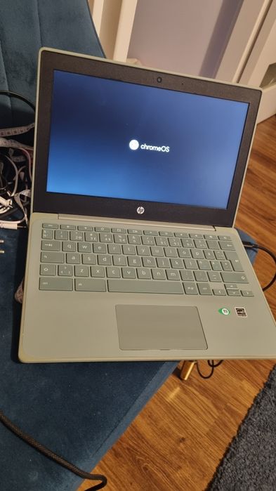 Laptop bardzo dobry stan kolor miętowy