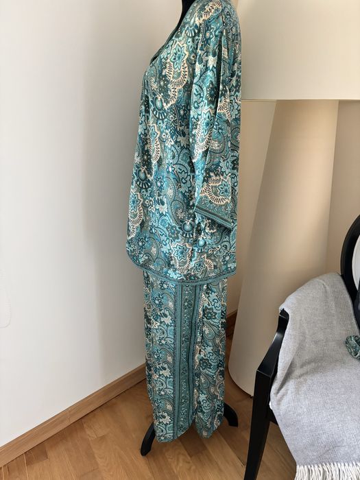 Conjunto de 2 peças novo, calcas e quimono em seda, talha unica