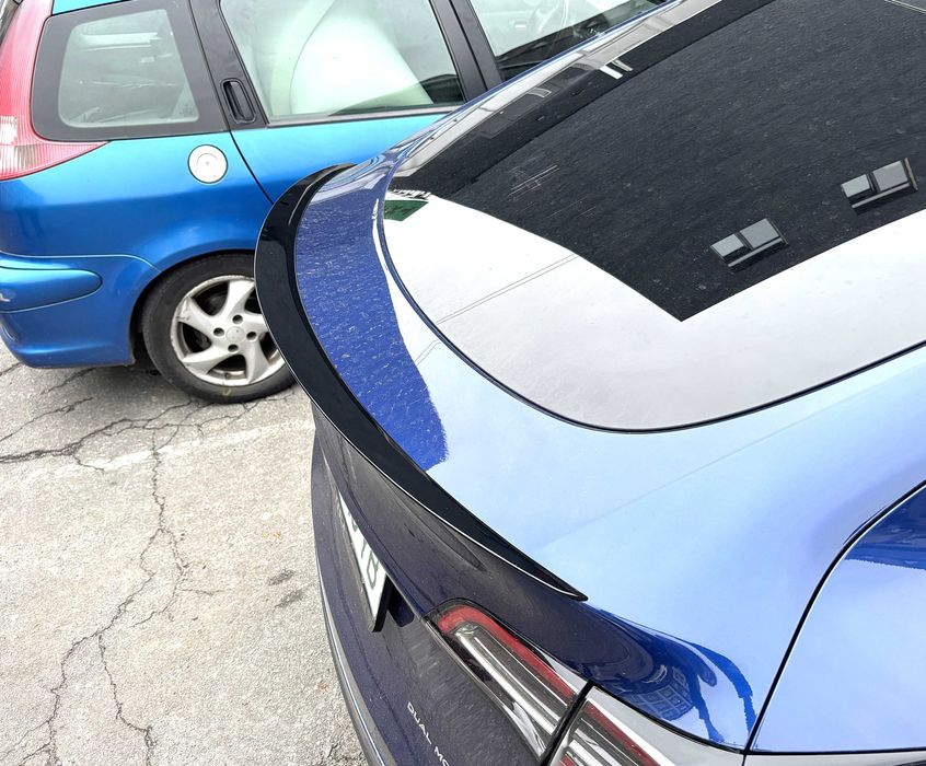 Спойлер тонкий чорний глянець Tesla Model Y / ABS пластик