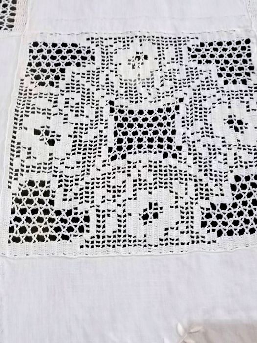 Grande toalha de mesa.